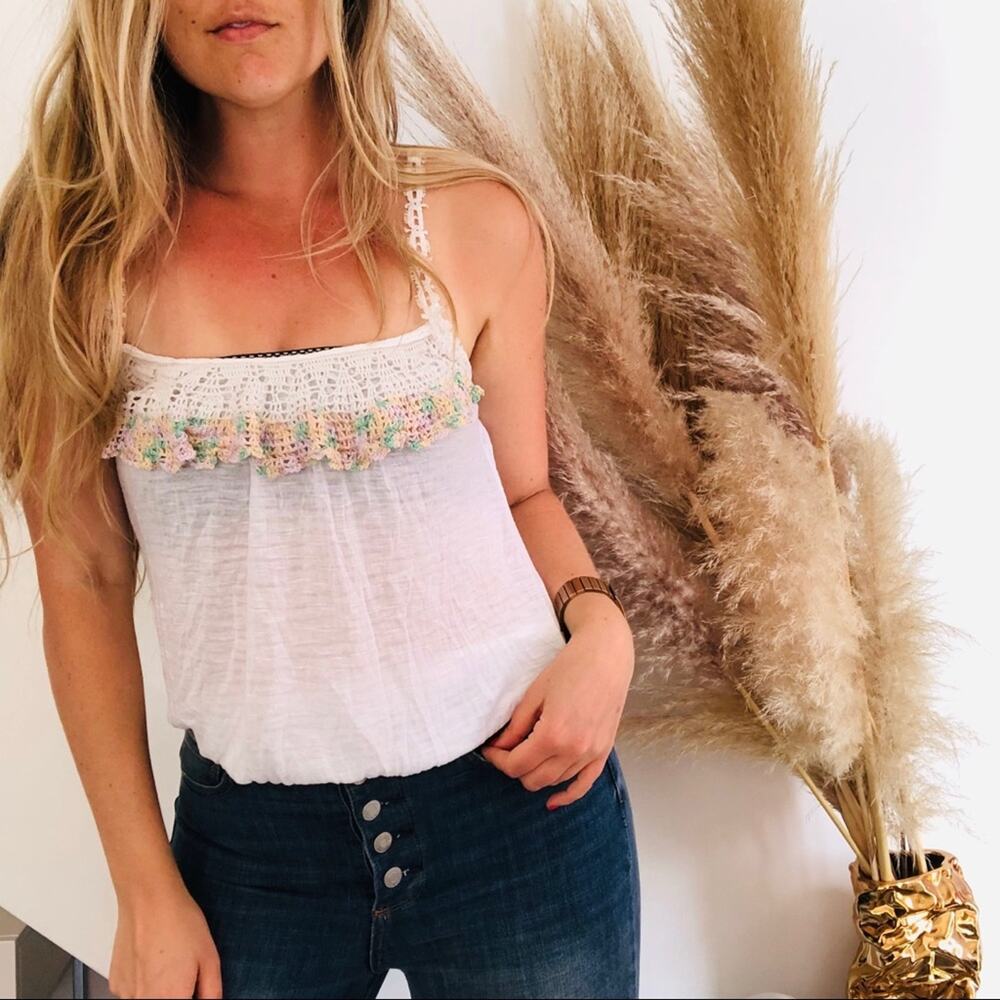 FREE PEOPLE White Crochet Lace Open Cutout Tie Back Ruffle Tank Top Shirt M